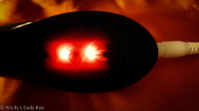 red flashing charging lights on the Utimi Mr Seal Rabbit Vibrator