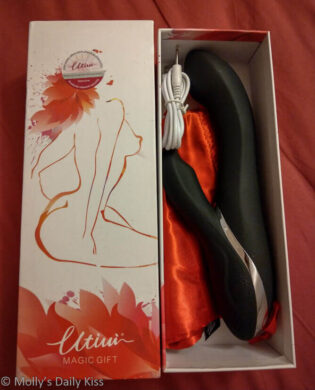 Utimi Mr Seal Rabbit Vibrator in box with charger cable